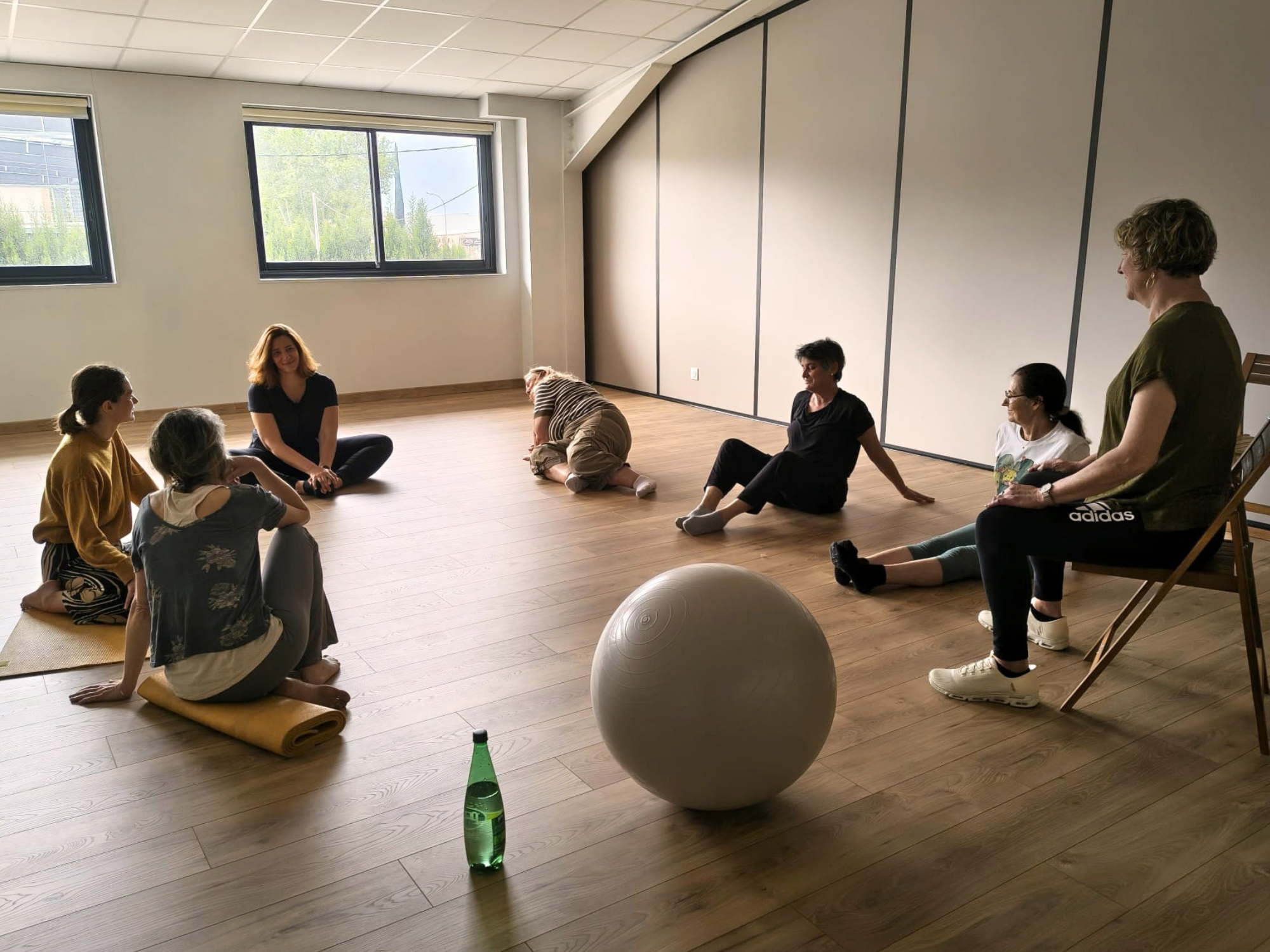 Participants à un atelier collectif de gymnastique adaptée
